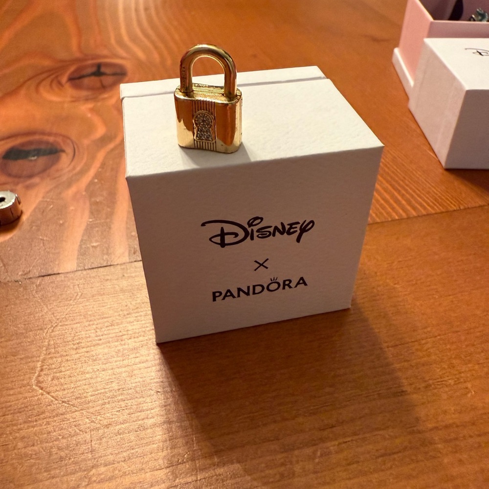Pandora Gold Padlock Charm - Picture 2 of 7